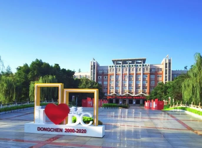 ��ϯ�ڿ��֣�����33λ�山ѧ�ӵ�ף��